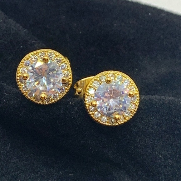 NEW Cubic Zirconia Stud earrings 8mm - Picture 1 of 14